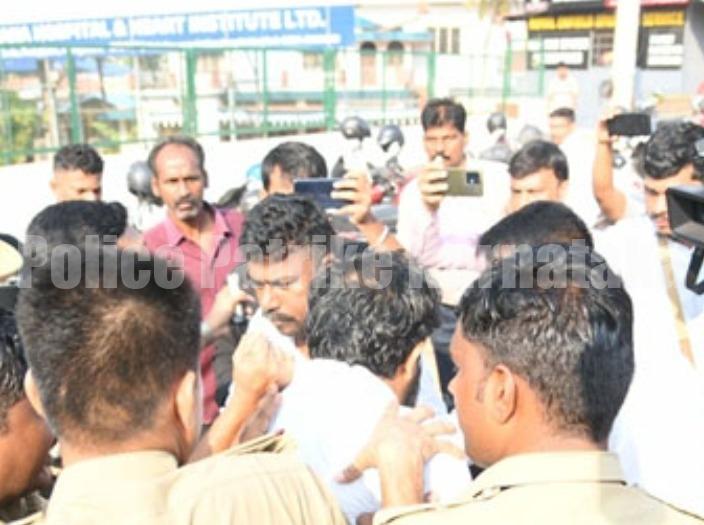 ಮಂಗಳೂರು: ಮತದಾನ ಕೇಂದ್ರದ ಬಳಿ ಪೊಲೀಸರೊಂದಿಗೆ ಕಾರ್ಯಕರ್ತರ ಘರ್ಷಣೆ