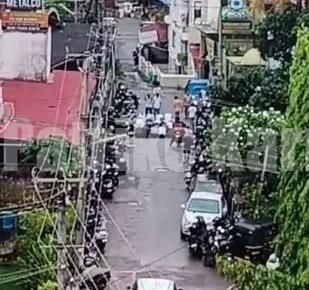 ಮಂಗಳೂರು: ನಡುರಸ್ತೆಯಲ್ಲಿಯೇ ನಮಾಜ್ – ವಿಡಿಯೋ ವೈರಲ್