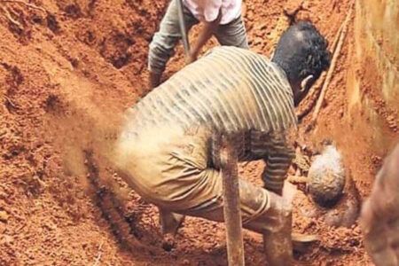 ಸುಳ್ಯ: ಬಾವಿಯ ಕಾಮಗಾರಿ ವೇಳೆ ಮಣ್ಣಿನಲ್ಲಿ ಸಿಲುಕಿದ ಕಾರ್ಮಿಕ…!