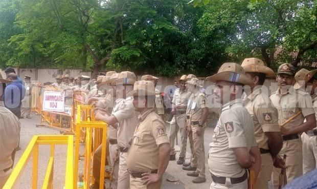 ಮಂಗಳೂರು: ಬಿಜೆಪಿ vs ಕಾಂಗ್ರೆಸ್ ಕಾರ್ಯಕರ್ತರ ಪರಸ್ಪರ ಘೋಷಣೆ: ಪೊಲೀಸ್ ಬಂದೋಬಸ್ತ್