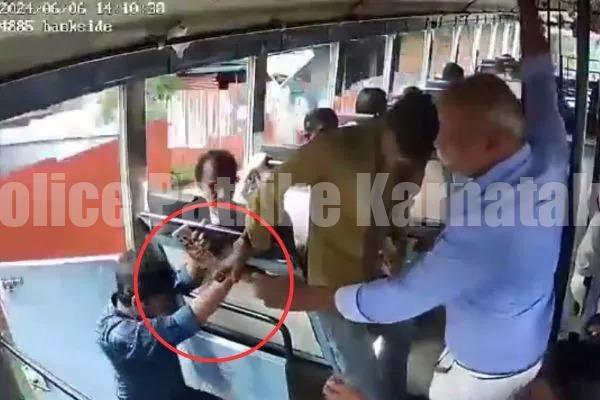 ಕಂಡಕ್ಟರ್ ಕೈಯಲಿತ್ತು ಯುವಕನ ಪ್ರಾಣ-ವೀಡಿಯೋ ವೈರಲ್