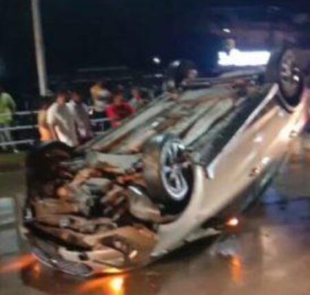 ಉಡುಪಿ: ಡಿವೈಡರ್ ಕಲ್ಲುಗಳಿಗೆ ಡಿಕ್ಕಿಯಾಗಿ ಕಾರು ಪಲ್ಟಿ- ನಾಲ್ವರಿಗೆ ತೀವ್ರ ಗಾಯ