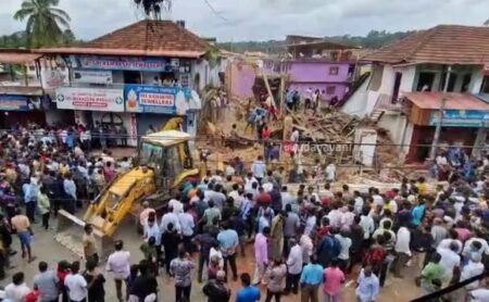 ಮಡಿಕೇರಿ : ಕುಸಿದು ಬಿದ್ದ ಹಳೆಯ ಕಟ್ಟಡ.. ಅವಶೇಷಗಳಡಿ ಹಲವರು ಸಿಲುಕಿರುವ ಶಂಕೆ, ಮೂವರ ರಕ್ಷಣೆ