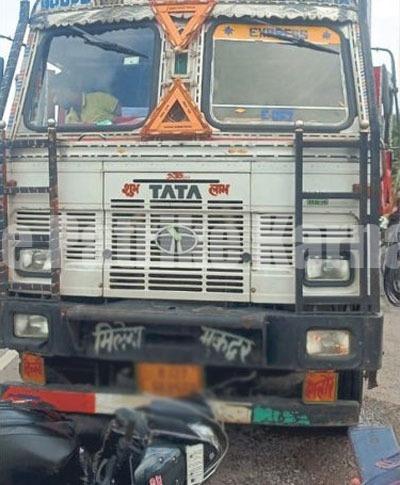 ಕುಂದಾಪುರ: ಟ್ರಕ್ನ ಕೆಳಗೆ ಸಿಲುಕಿದ ಸ್ಕೂಟರ್ – ತಾಯಿ, ಮಗಳು ಪ್ರಾಣಾಪಾಯದಿಂದ ಪಾರು