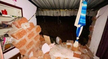 ಪುತ್ತೂರು: ಭಾರೀ ಮಳೆಗೆ ಧರೆ ಕುಸಿದು ಮನೆಗೆ ಹಾನಿ, ಮಣ್ಣಿನಡಿಯಲ್ಲಿ ಸಿಲುಕಿದ ಮಕ್ಕಳ ರಕ್ಷಣೆ