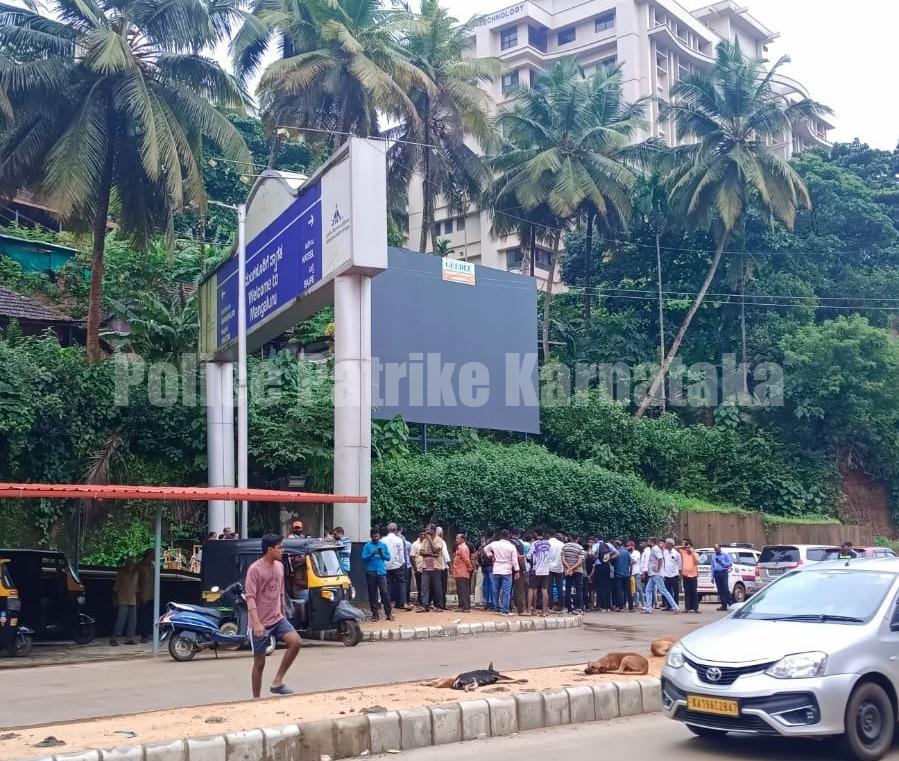 ಬಜಪೆ: ವಿಮಾನ ನಿಲ್ದಾಣದ ನೀರು ನುಗ್ಗಿ ಹಲವಾರು ಮನೆಗಳಿಗೆ ಹಾನಿ- ಗ್ರಾಮಸ್ಥರಿಂದ ಪ್ರತಿಭಟನೆ