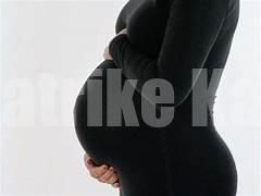 ಕಾಲೇಜಿನಲ್ಲೇ ಗಂಡು ಮಗುವಿಗೆ ಜನ್ಮವಿತ್ತ ಅಪ್ರಾಪ್ತೆ!