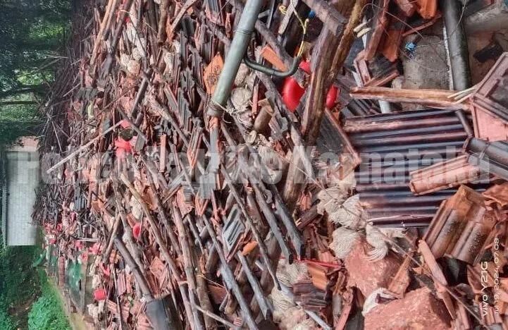 ಬಂಟ್ವಾಳ: ಭಾರೀ ಗಾಳಿ ಮಳೆಗೆ ಕುಸಿದು ಬಿದ್ದ ಕೋಳಿ ಸಾಕಣೆ ಶೆಡ್..! ಸಾವಿರಾರು ಕೋಳಿಗಳು ಬಲಿ