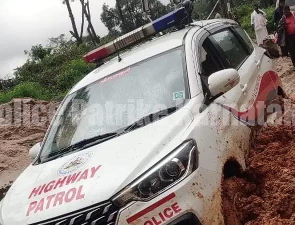 ಶಿರಾಡಿಘಾಟ್ನಲ್ಲಿ ಮತ್ತೆ ಭೂಕುಸಿತ, ಮಣ್ಣಿನಡಿ ಸಿಲುಕಿದ ಪೊಲೀಸ್ ವಾಹನ..!