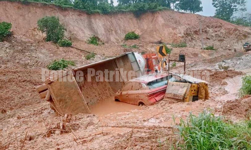 ಶಿರಾಡಿ ಘಾಟ್ನಲ್ಲಿ ಭಾರೀ ಭೂಕುಸಿತ, ಮಣ್ಣಿನಡಿ ಸಿಲುಕಿದ ಹಲವು ವಾಹನಗಳು