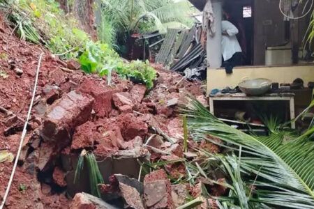 ವಿಪರೀತ ಮಳೆ: ವಿಟ್ಲ ಪೊಲೀಸ್ ಠಾಣೆಯ ವಸತಿ ಗೃಹದ ತಡೆಗೋಡೆ ಕುಸಿತ