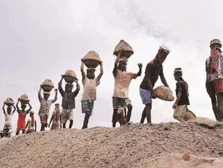 ರಾಜ್ಯದ ಕಾರ್ಮಿಕರ ಗಮನಕ್ಕೆ : ಸರ್ಕಾರದಿಂದ ನಿಮಗೆ ಸಿಗಲಿವೆ ಈ ಎಲ್ಲಾ ʻಸೌಲಭ್ಯʼಗಳು!