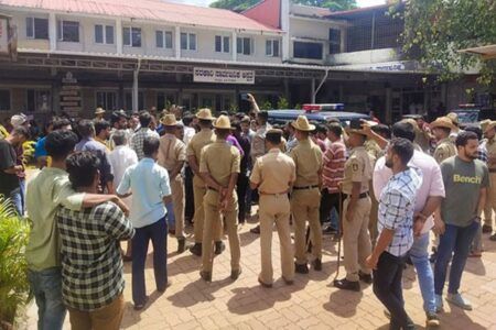 ಪುತ್ತೂರು: ಚೂರಿ ಇರಿತ ಆರೋಪ; ವಿದ್ಯಾರ್ಥಿನಿಯನ್ನು ಅಮಾನತು ಮಾಡುವಂತೆ ವಿದ್ಯಾರ್ಥಿ ಸಂಘಟನೆ ಆಗ್ರಹ