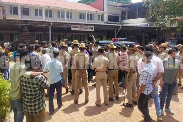 ಪುತ್ತೂರು: ಚೂರಿ ಇರಿತ ಆರೋಪ; ವಿದ್ಯಾರ್ಥಿನಿಯನ್ನು ಅಮಾನತು ಮಾಡುವಂತೆ ವಿದ್ಯಾರ್ಥಿ ಸಂಘಟನೆ ಆಗ್ರಹ