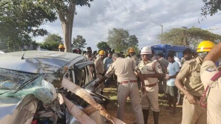 ಚಾಲಕನ ನಿಯಂತ್ರಣ ತಪ್ಪಿ ಮರಕ್ಕೆ ಕಾರು ಡಿಕ್ಕಿ – ಒಂದೇ ಕುಟುಂಬದ ಐವರ ದುರ್ಮರಣ