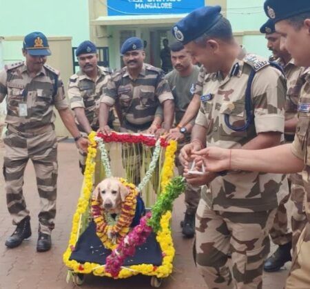 ಮಂಗಳೂರು: ವಿಮಾನ ನಿಲ್ದಾಣದಲ್ಲಿ ಭದ್ರತೆಯಲ್ಲಿದ್ದ ಜೂಲಿ ನಿವೃತ್ತಿ – ಹೊಸ ಶ್ವಾನ ರಿಯೋ ಆಗಮನ