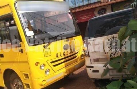 ಬಂಟ್ವಾಳ : ಶಾಲಾ ಬಸ್ ವಿದ್ಯುತ್ ಕಂಬಕ್ಕೆ ಡಿಕ್ಕಿ…!