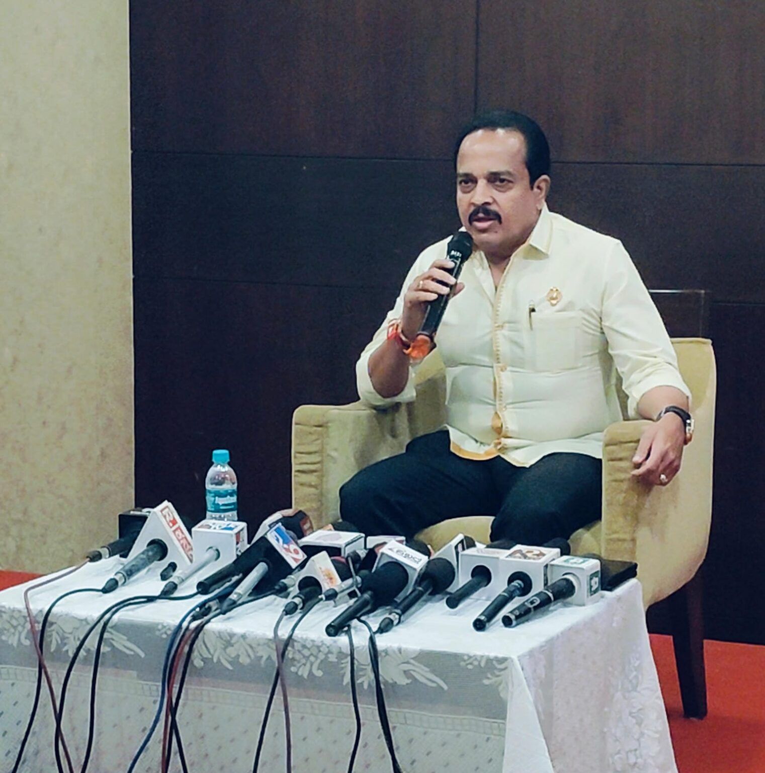 ಪುತ್ತೂರು: (ನ.2) ರೈ ಎಸ್ಟೇಟ್ ಚಾರಿಟೇಬಲ್ ಟ್ರಸ್ಟ್ ವತಿಯಿಂದ ಶಾಸಕ ಅಶೋಕ್ ಕುಮಾರ್ ರೈ ನೇತೃತ್ವದ ‘ಅಶೋಕ ಜನ-ಮನ 2024’ ವಸ್ತ್ರವಿತರಣಾ ಕಾರ್ಯಕ್ರಮ