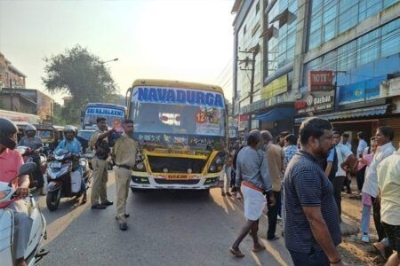 ಮಂಗಳೂರು: ಬಸ್ಗಳ ನಡುವಿನ ಪೈಪೋಟಿಯಿಂದ ಅಪಘಾತ- ಪಾದಚಾರಿಗಳಿಗೆ ಗಾಯ..!