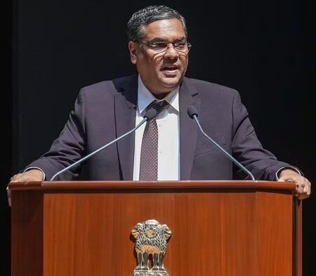 ಸುಪ್ರೀಂಕೋರ್ಟ್’ನ 51ನೇ ಮುಖ್ಯ ನ್ಯಾಯಮೂರ್ತಿಯಾಗಿ ಪ್ರಮಾಣ ವಚನ ಸ್ವೀಕರಿಸಿದ ‘ಸಂಜೀವ್ ಖನ್ನಾ’