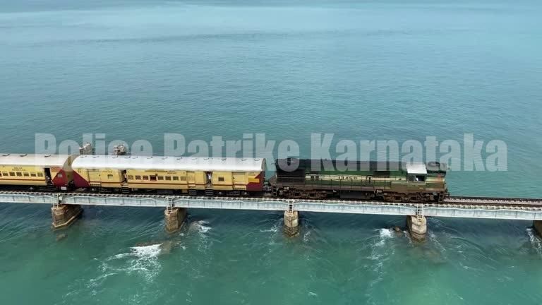ರೈಲಿನಿಂದ ಹೊಳೆಗೆ ಹಾರಿ ತಪ್ಪಿಸಿಕೊಳ್ಳಲು ಯತ್ನಿಸಿದ ಆರೋಪಿ : ನೀರಿಗೆ ಹಾರಿ ಬಂಧಿಸಿದ ಪೊಲೀಸರು
