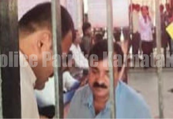 ‘RTO’ ಕಚೇರಿಯಲ್ಲಿ ಅಕ್ರಮ ನೋಂದಣಿ ಆರೋಪ : ಸರ್ಕಾರಕ್ಕೆ 300 ಕೋಟಿ ತೆರಿಗೆ ನಷ್ಟ