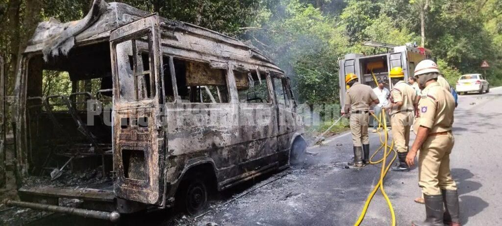 ಕಾರ್ಕಳ: ಕುದುರೆಮುಖದಲ್ಲಿ ಹೊತ್ತಿ ಉರಿದ ಟೂರಿಸ್ಟ್ ಬಸ್