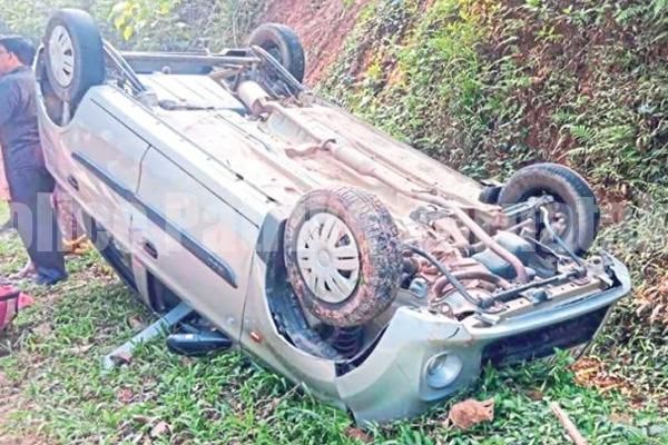 ಚಾಲಕನ ನಿಯಂತ್ರಣ ತಪ್ಪಿ ಕಾರು ಪಲ್ಟಿ..!