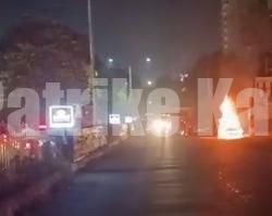 ಮಂಗಳೂರು: ಹೊತ್ತಿ ಉರಿದ ರಸ್ತೆಬದಿ ನಿಲ್ಲಿಸಿದ್ದ ಟೂರಿಸ್ಟ್ ಕಾರು