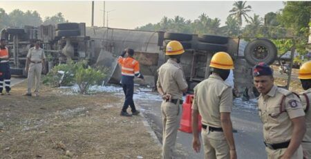 ಉಡುಪಿ: ರಾಷ್ಟೀಯ ಹೆದ್ದಾರಿಯಲ್ಲಿ ಗ್ಯಾಸ್ ಟ್ಯಾಂಕರ್ ಪಲ್ಟಿ..!