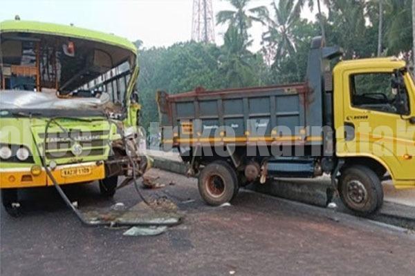 ಕಾರ್ಕಳ : ಟೆಂಪೋಗೆ ಸರ್ಕಾರಿ ಬಸ್ ಢಿಕ್ಕಿ – 10ಕ್ಕೂ ಹೆಚ್ಚು ಮಂದಿಗೆ ಗಾಯ