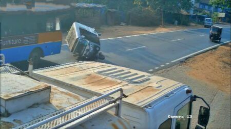 ಪುತ್ತೂರು: ಕೆಎಸ್ ಆರ್ ಟಿಸಿ ಬಸ್ ಗೆ ಆಟೋ ರಿಕ್ಷಾ ಡಿಕ್ಕಿ- ಇಬ್ಬರು ಸಾವು