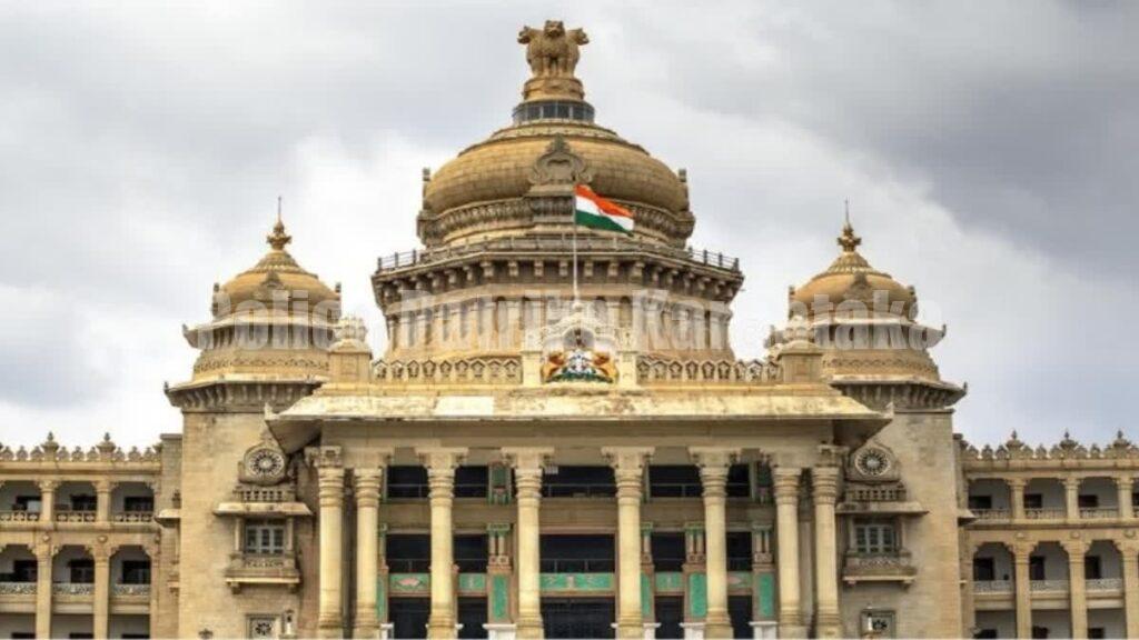 ಸರ್ಕಾರಿ ನೌಕರರೇ ಗಮನಿಸಿ : ಕರ್ತವ್ಯದ ವೇಳೆ ಇನ್ಮುಂದೆ ಈ ನಿಯಮಗಳ ಪಾಲನೆ ಕಡ್ಡಾಯ.!