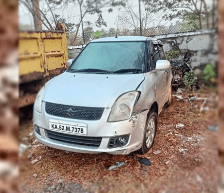 ಕಾಸರಗೋಡು: ತಪಾಸಣೆ ವೇಳೆ ನಿಲ್ಲಿಸದೆ ಪರಾರಿಯಾಗಿದ್ದ ಕಾರಿನಲ್ಲಿ ಚಿನ್ನಾಭರಣ, ಬೆಳ್ಳಿ ಪತ್ತೆ..!