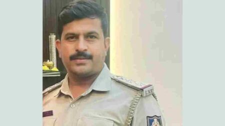 4 ಕೋಟಿ ಮೌಲ್ಯದ ಮನೆ ಮಾರಾಟಕ್ಕೆ ಒತ್ತಡ : ಲೋಕಾಯುಕ್ತ ಬಂಧನದ ಭೀತಿ ಹಿನ್ನೆಲೆ ಪಿಐ ಪರಾರಿ, ಐವರು ಅರೆಸ್ಟ್