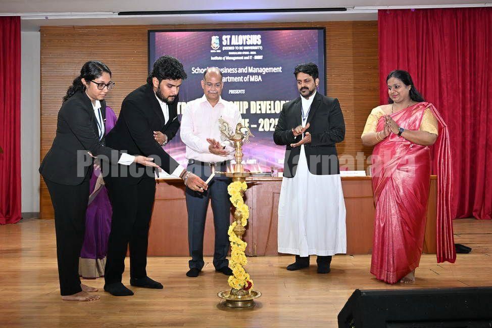 AIMIT ನಲ್ಲಿ ನವೋದ್ಯಮಕ್ಕೆ ನುರಿತ ವಿದ್ಯಾರ್ಥಿಗಳಿಗಾಗಿ ಆಯೋಜಿಸಲಾದ ‘ಇಗ್ನೈಟಿಂಗ್ ಇನೋವೇಷನ್: ಎಂಟರ್ಪ್ರೈನರ್ಶಿಪ್ ಡೆವಲಪ್ಮೆಂಟ್ ಪ್ರೋಗ್ರಾಂ 2025’