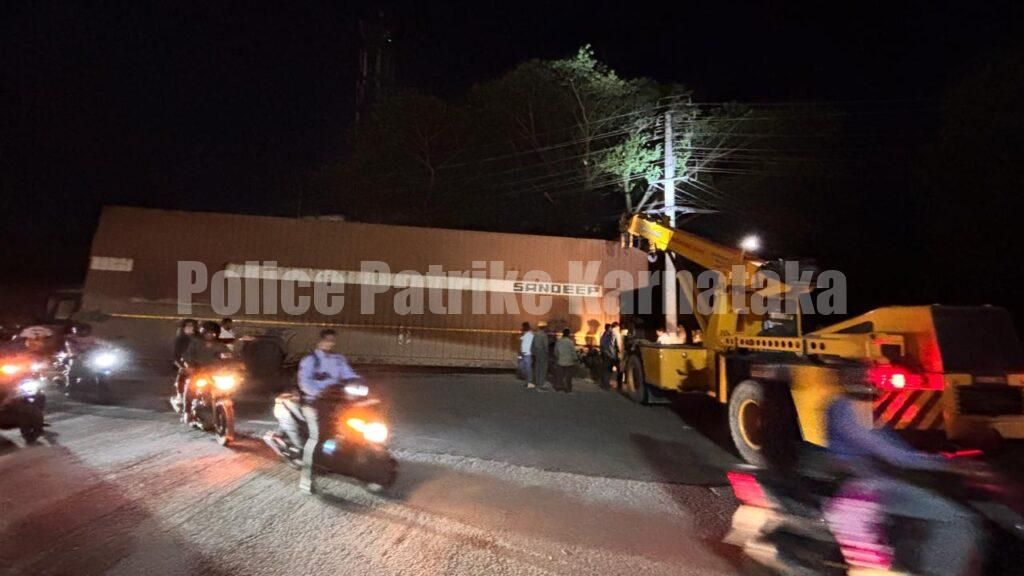 ಮಂಗಳೂರು: ಕಂಟೈನರ್ ಲಾರಿ ಮರಕ್ಕೆ ಡಿಕ್ಕಿ..!