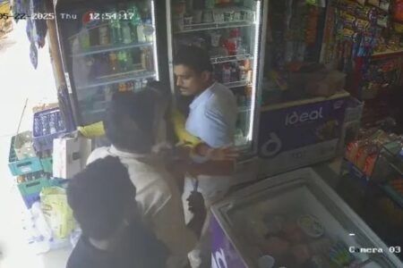 ಮಂಗಳೂರು: ಬೇಕರಿ ಮಂದೆ ಗಾಡಿ ನಿಲ್ಲಿಸಬೇಡಿ ಎಂದಿದ್ದಕ್ಕೆ ಬೇಕರಿ ಮಾಲೀಕನ ಮೇಲೆ ಹಲ್ಲೆಗೆ ಯತ್ನ..!