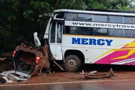 ಪುತ್ತೂರು: ಖಾಸಗಿ ಬಸ್-ಕಾರು ನಡುವೆ ಅಪಘಾತ : ಮೂವರಿಗೆ ಗಂಭೀರ