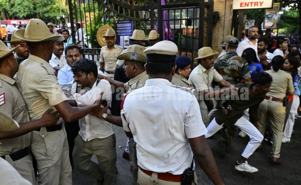 ಚಿನ್ನಸ್ವಾಮಿ ಕ್ರೀಡಾಂಗಣದಲ್ಲಿ ಬಿಕಾಂ ವಿದ್ಯಾರ್ಥಿ ಗಾಯ, ಆರ್ಸಿಬಿ, ಕೆಎಸ್ಸಿಎ ವಿರುದ್ಧ ಪ್ರಕರಣ ದಾಖಲು