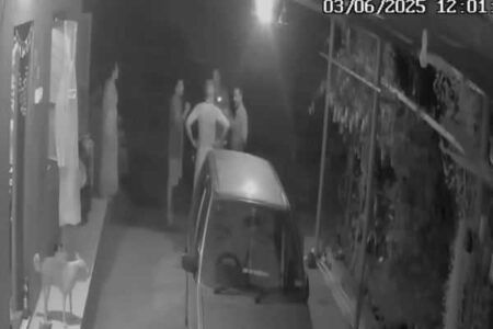 ಹಿಂದೂ ಮುಖಂಡರ ಮನೆಗೆ ಮಧ್ಯರಾತ್ರಿ ದಾಳಿಗೆ ಭಾರೀ ವಿರೋಧ:ದಕ್ಷಿಣ ಕನ್ನಡ ಪೊಲೀಸರಿಗೆ ನೋಟಿಸ್