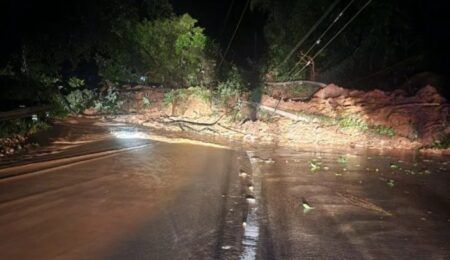 ಶಿರಾಡಿ ಘಾಟಿಯಲ್ಲಿ ಭೂಕುಸಿತದಿಂದ ರಸ್ತೆ ಬಂದ್, ಬೆಂಗಳೂರು- ಮಂಗಳೂರು ಪ್ರಯಾಣಕ್ಕೆ ಬದಲಿ ಮಾರ್ಗ