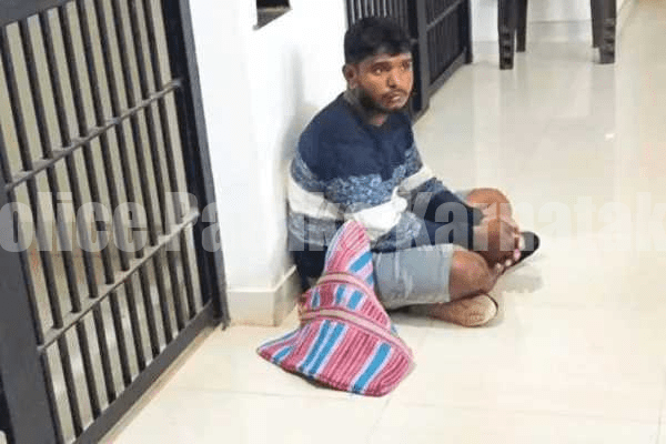 ಮತ್ತೆ ತಾನೇ ದೈವಸ್ಥಾನಕ್ಕೆ ಕಳ್ಳತನಕ್ಕೆ ಬಂದು ಸಿಕ್ಕಿಬಿದ್ದ ಕಳ್ಳ