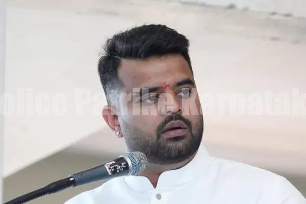 ಪ್ರಜ್ವಲ್ ರೇವಣ್ಣಗೆ ಗರಿಷ್ಠ ಶಿಕ್ಷೆ ವಿಧಿಸಿ ಇದು ಇತರರಿಗೂ ಎಚ್ಚರಿಕೆಯಾಗಬೇಕು : ಕೋರ್ಟ್ ಗೆ ಮನವಿ ಮಾಡಿದ ವಕೀಲರು