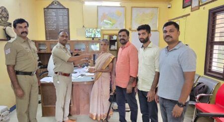 ಕಳೆದುಹೋದ ಹತ್ತು ಲಕ್ಷ ರೂಪಾಯಿ ಮೌಲ್ಯದ ಚಿನ್ನವನ್ನು ಪತ್ತೆ ಹಚ್ಚಿದ ಮೂಡಬಿದರೆ ಪೊಲೀಸರು