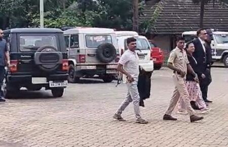 ವಿಚಾರಣೆಗಾಗಿ ಬೆಳ್ತಂಗಡಿ ಪೊಲೀಸ್ ಠಾಣೆಗೆ ಹಾಜರಾದ ಲಾಯರ್ ಜಗದೀಶ್..!