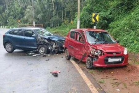 ಕಾರುಗಳ ನಡುವೆ ಮುಖಾಮುಖಿ ಡಿಕ್ಕಿ: ಮೂವರಿಗೆ ಗಾಯ, ಆಸ್ಪತ್ರೆಗೆ ದಾಖಲು