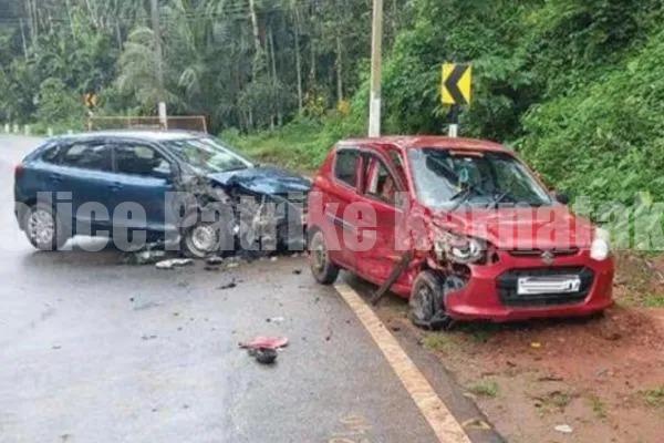 ಕಾರುಗಳ ನಡುವೆ ಮುಖಾಮುಖಿ ಡಿಕ್ಕಿ: ಮೂವರಿಗೆ ಗಾಯ, ಆಸ್ಪತ್ರೆಗೆ ದಾಖಲು