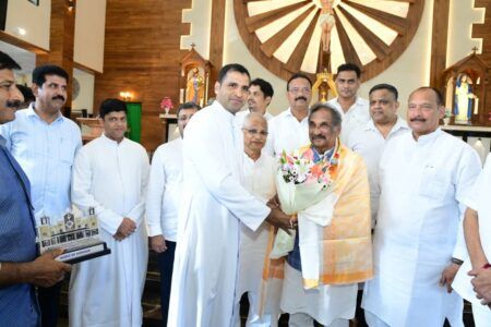 ಮಂಗಳೂರು: ಇಂಧನ ಸಚಿವ ಕೆ ಜೆ ಜಾರ್ಜ್ ಬೋಂದೆಲ್ ಸಂತ ಲಾರೆನ್ಸ್ ಪುಣ್ಯ ಕ್ಷೇತ್ರ ಕ್ಕೆ ಭೇಟಿ