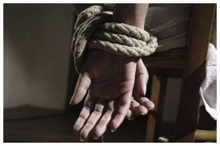 ಯುವಕನೋರ್ವನನ್ನು ಕಾರಿನಲ್ಲಿ ಅಪಹರಿಸಿ ಹಲ್ಲೆ…!!